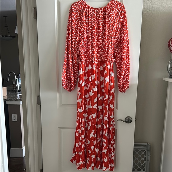 Women's Orange Patterned Dress - Picture 5 of 5